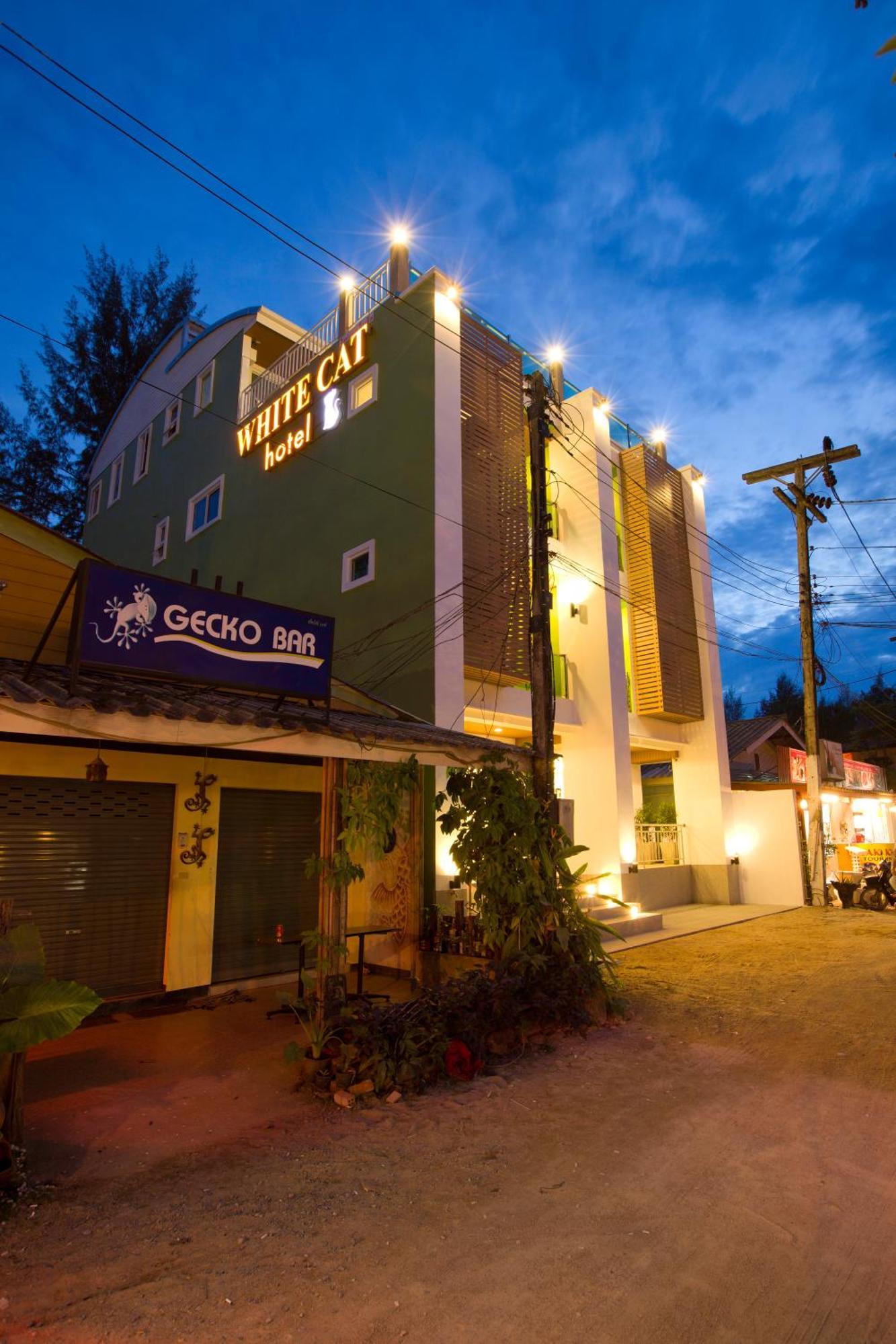 White Cat Hotel Khao Lak Exterior photo