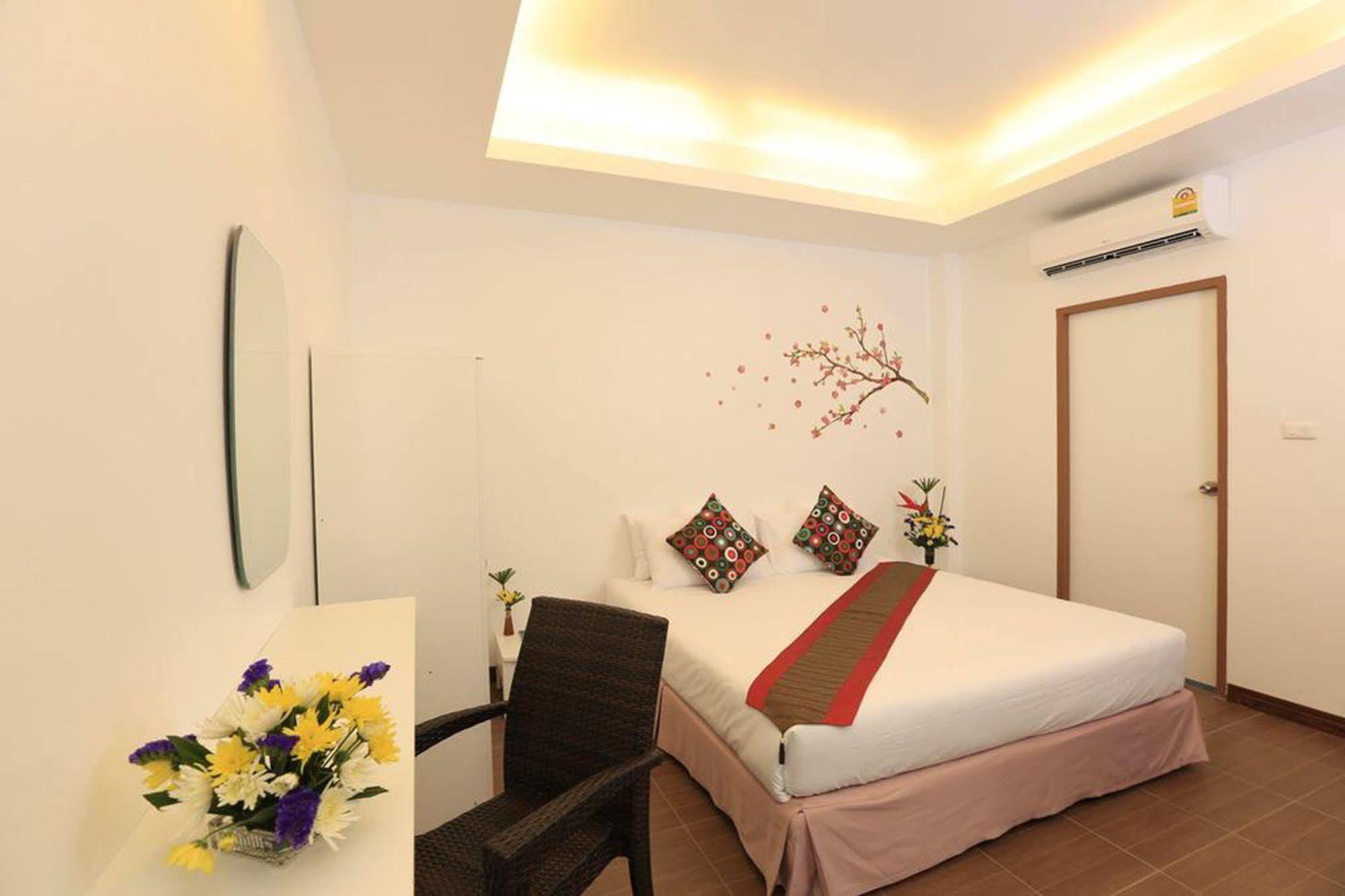 White Cat Hotel Khao Lak Exterior photo