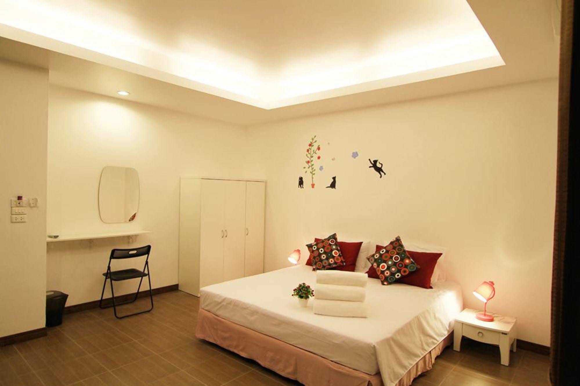 White Cat Hotel Khao Lak Exterior photo